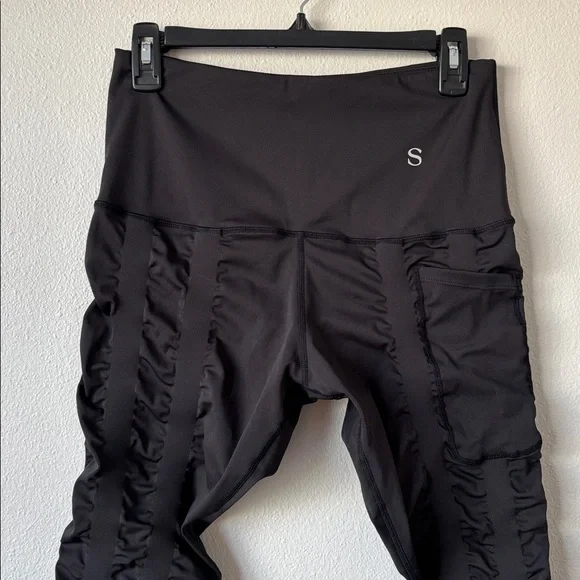 NWOT Skinnify Black Resistance Band High-Rise Ruched Leggings size Medium - Picture 2 of 5